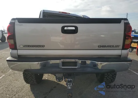 2005 Chevrolet Silverado C1500 z USA, uszkodzony, nr VIN 2GCEC13T151147870